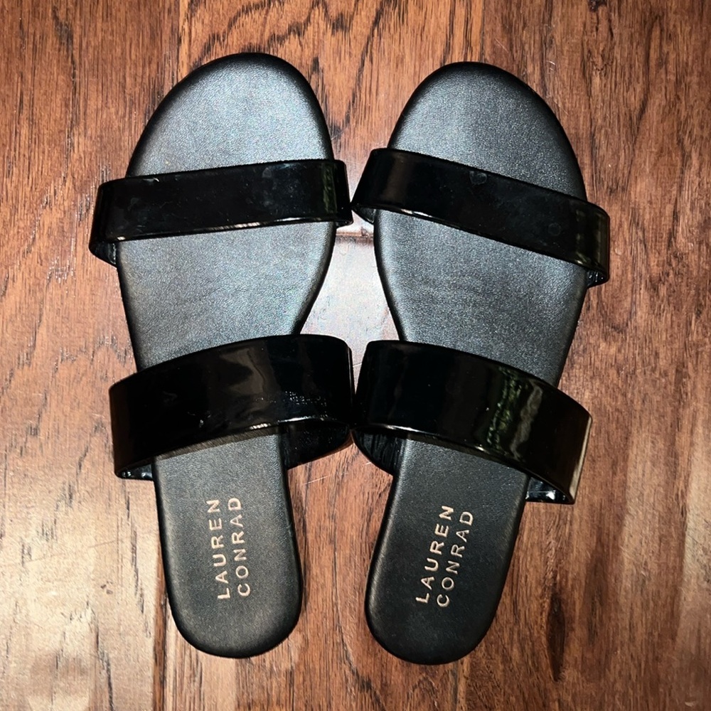 Lauren Conrad black patent leather slip on sandals flats women’s size 7 shoes